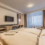 Glamour Hotel 4*