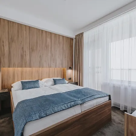 Hotel Glamour 4*