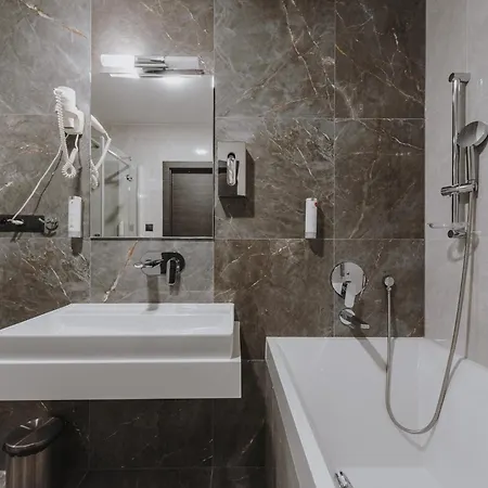 Glamour 4* Kaluža