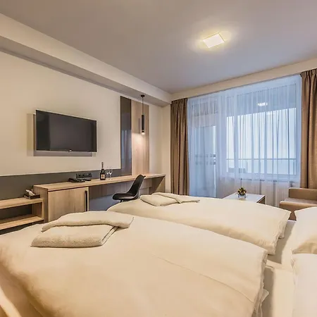Glamour Hotel 4*